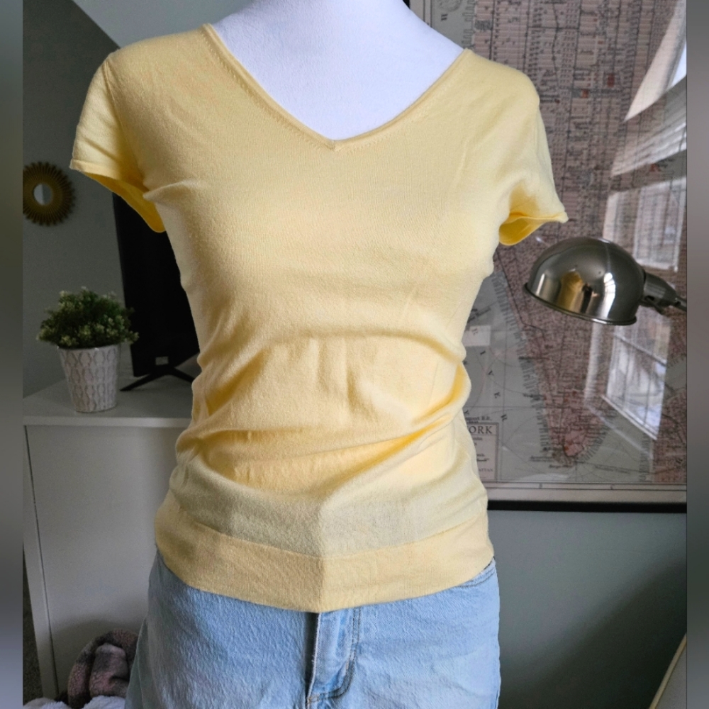 Madison Studio Womens Yellow Short Sleeved Sweater. Size Small. EUC
